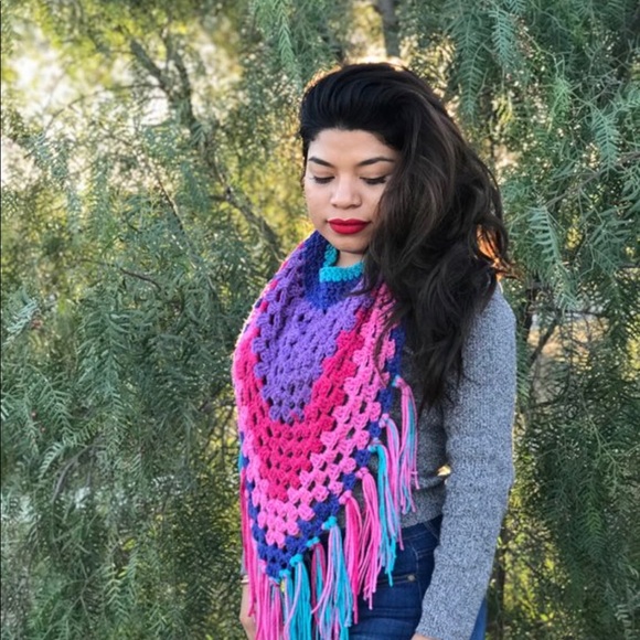 Triangle scarf - Picture 3 of 3